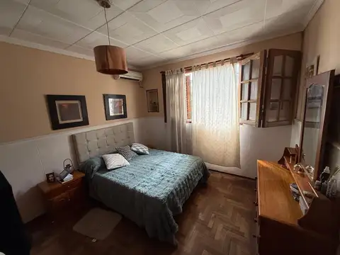 SE VENDE CASA ALTO ALBERDI 3 DORMI PATIO COCHERA