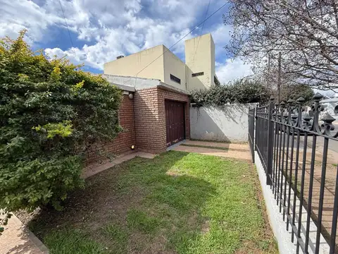Casa 7 ambientes con 1 baño