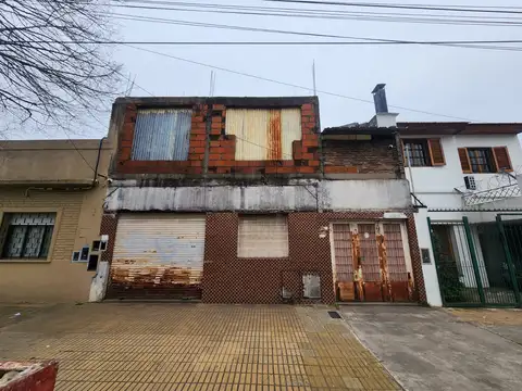 GALPON CON VIVIENDA A RECICLAR