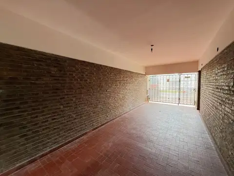 Blas Parera 852 - Casa De 2 Dormitorios Con Cochera Y Patio En Alquiler - Alberdi, Rosario
