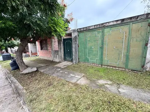CASA 4 DORMITORIOS VENTA B° ROBERTO ROMERO