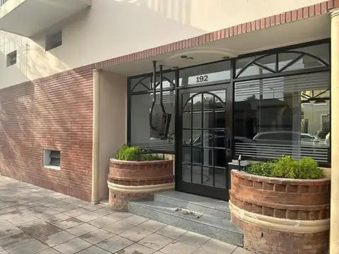 VENTA 2 AMB CON COCHERA RAMOS MEJIA CENTRO