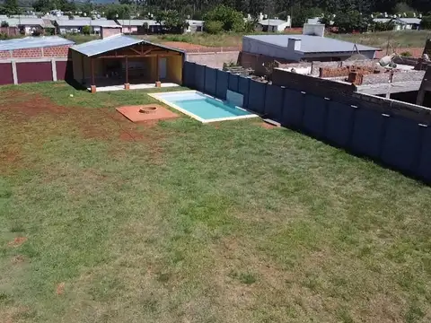 Espectacular Quincho con pileta y Muros