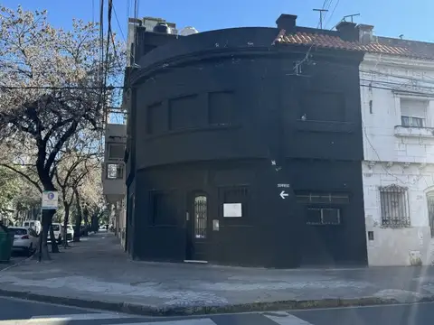 Oficina 10 ambientes con 3 baños