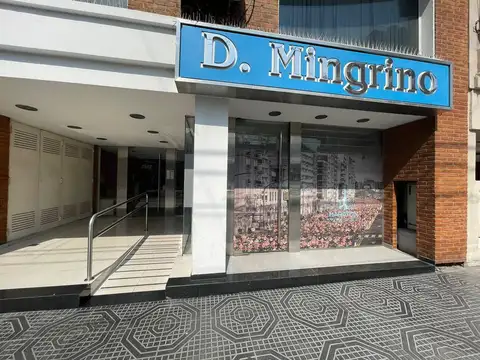 Excelente Local a la calle con oficinas o consultorios