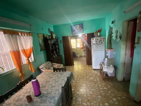 Casa 5 ambientes con 1 baño