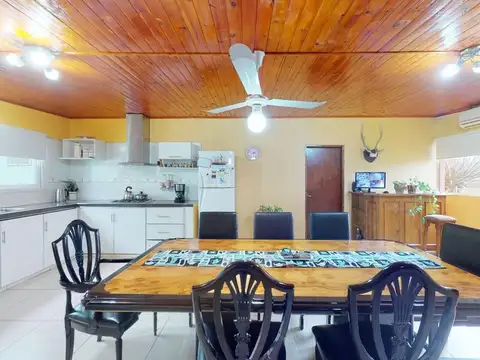 Casa 4 ambientes con 2 baños