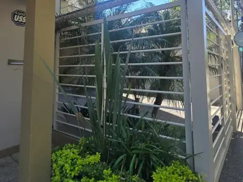 HERMOSO MONOAMBIENTE. c/balcón CENTRO DE CASEROS. ACEPTA MASCOTA