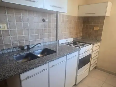 HERMOSO MONOAMBIENTE. c/balcón CENTRO DE CASEROS. ACEPTA MASCOTA