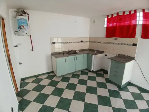 Depto Tipo Casa en Alquiler en Caseros, $ 450.000