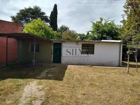 Casa y terreno, Suipacha e/San Martín y Alvarez Jonte