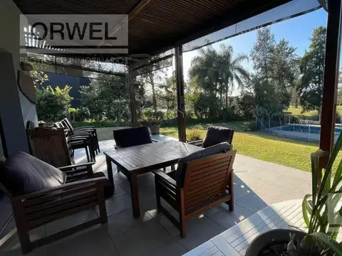 Casa 4 ambientes con 2 baños