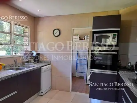 Casa 5 ambientes con 2 baños