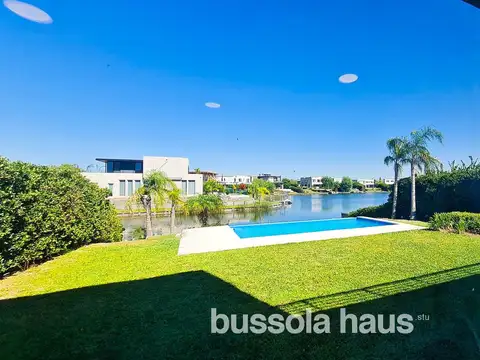 Casa a la Venta Ceibos al 100 lote al agua  Puertos Escobar