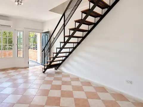 Depto Tipo Casa 3 ambientes con 2 baños