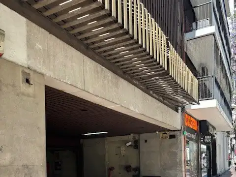 DUEÑO VENDE COCHERA FIJA AV. CORDOBA 1500