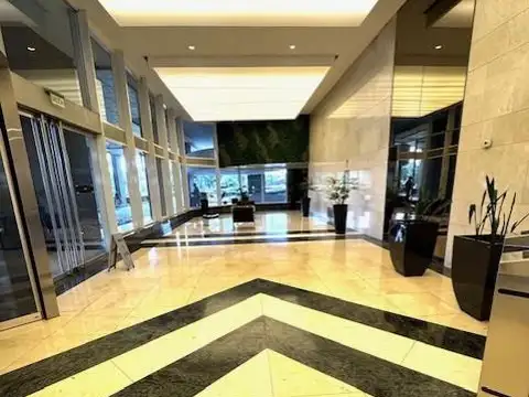 Oficina en Catalinas Butty al 200 Piso 19 con cocheras.