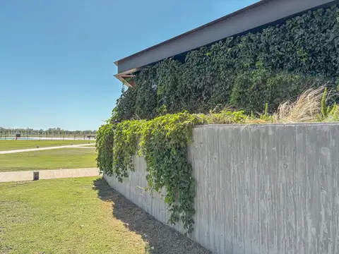 Terreno en  Vida Club de Campo con fondo a reservorio y cerca del ingreso