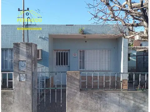 Casa el frente de 2 dormitorios en venta