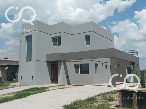 Casa en Área 8 / San Sebastián