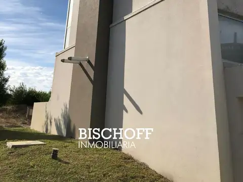 Casa 5 ambientes con 5 baños