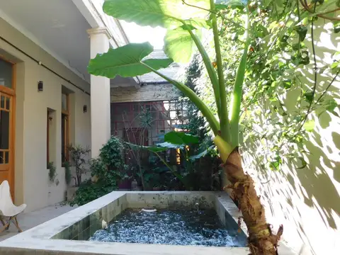 Remodelada casa 4 ambientes con doble patio + atellier en venta en barracas
