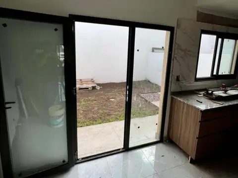 Casa 3 ambientes con 2 baños