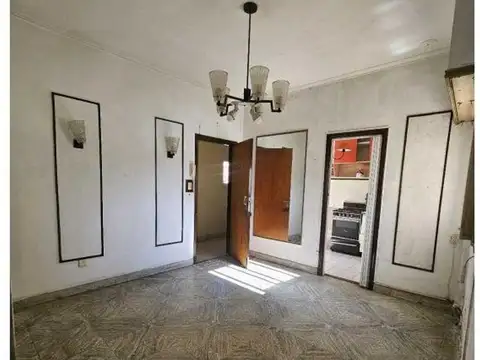 DEPARTAMENTO DE 3 AMBIENTES LATERAL, LUMINOSO