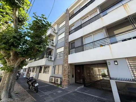 Venta departamento 2 ambientes con patio Banfield