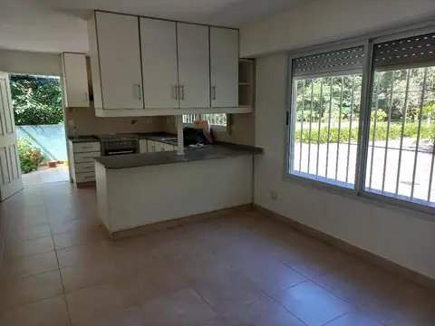 Casa en  Exaltacion de la Cruz sobre lote 8800 m2