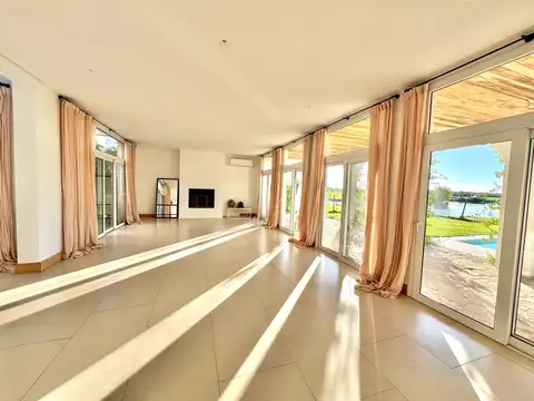 Casa en Venta en El Cantón - Barrio Golf, USD 460.000