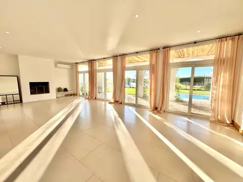 Casa 6 ambientes con 3 baños