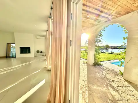 Casa en Venta con 6 cocheras