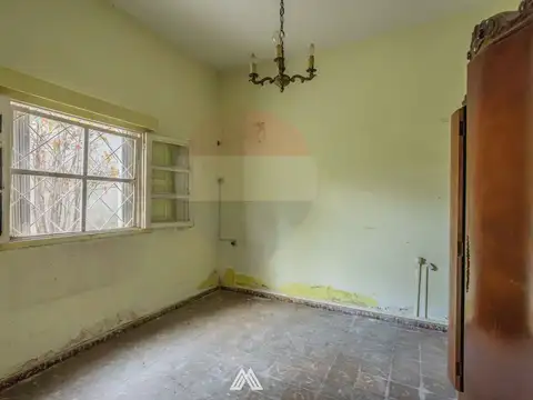 Casa 9 ambientes con 2 baños
