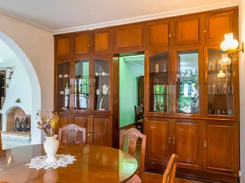 Casa 6 ambientes con 2 baños