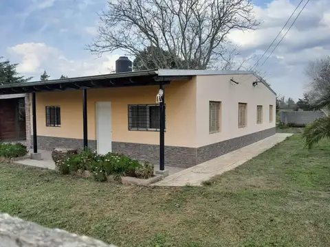 Casa en venta - 3 Dormitorios 2 Baños - Arturo Seguí