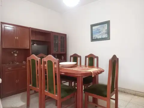 Depto Tipo Casa en Alquiler de 4 ambientes
