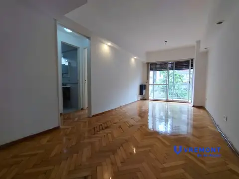 Venta de departamento 3 ambientes con balcón al frente en el barrio de  Congreso!