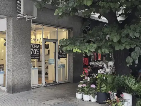 Local en venta Alvear esq Callao