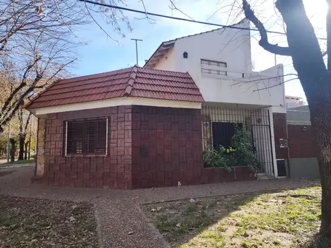 VENTA CASA TRES AMB.COCHERA TERRAZA QUINCHO