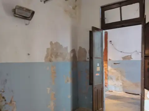 Depósito / Departamento 3 ambientes a refaccionar – 132m² Totales