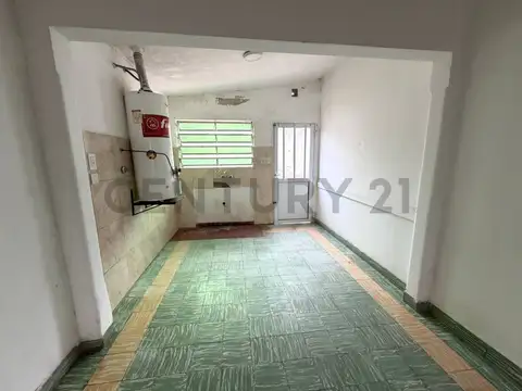 Casa 5 ambientes con 1 baño