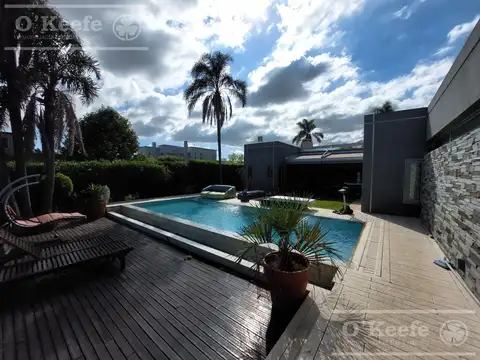 Casa en Venta con 4 cocheras