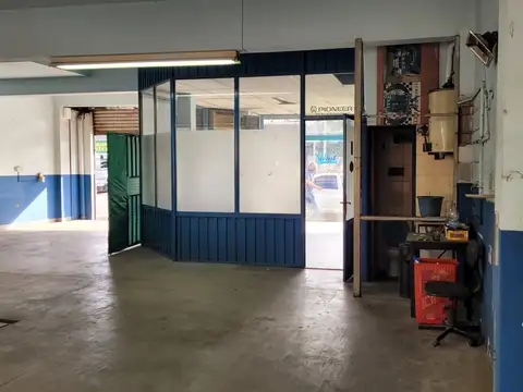 EXCELENTE LOCAL SOBRE AVENIDA