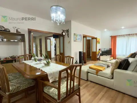 Casa 6 ambientes con 2 baños
