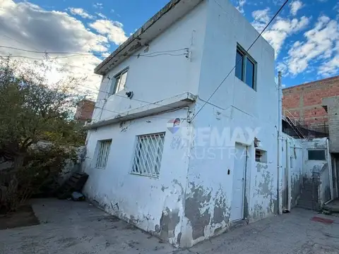 Casa con 2 departamentos