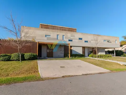 VENTA CASA 5 AMB. ALTOS DE CAMPO GRANDE 100