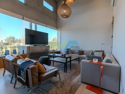 Casa 5 ambientes con 5 baños