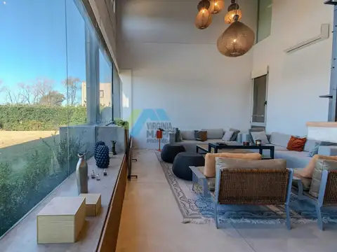 Casa en Venta con 1 cochera
