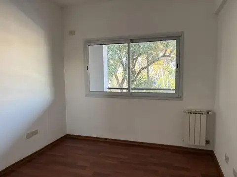 OLIVOS DEPARTAMENTO 3 AMBIENTES CON BALCON TERRAZA BAÑO TOILETTE  Y COCHERA